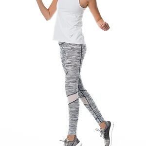 070EA.- Endeavor Athletic. Breathe Easy Legging. Size Small